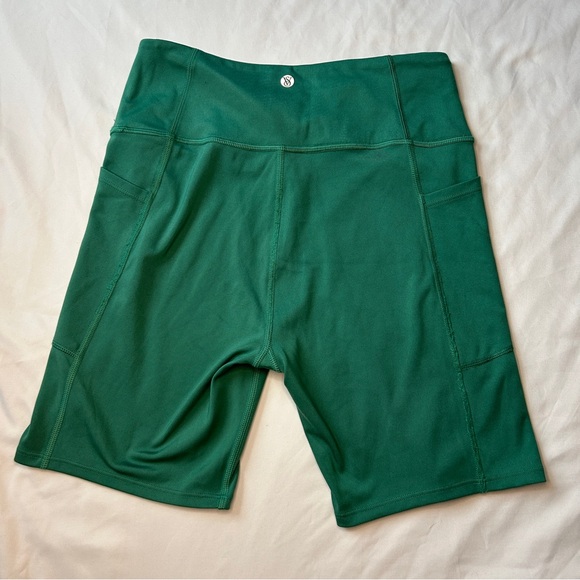 Victoria Secret Green biker shorts size medium - Picture 4 of 4